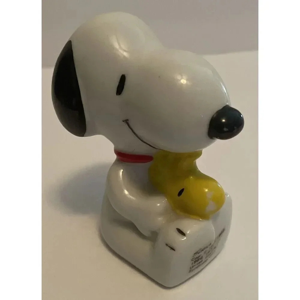 Vintage 1958-65-66-72 Peanuts Snoopy Holding Woodstock Ceramic Figurine 3.25 In